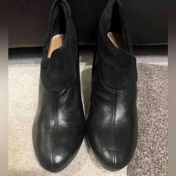 COACH " ANNIKA" ANKLE BOOTS. RETAIL $389. - Picture 10 of 12
